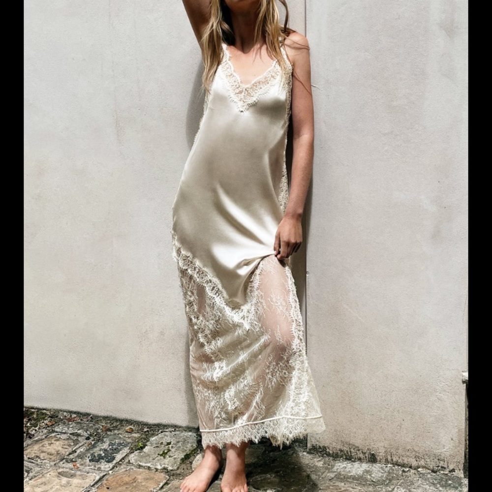 SOLD! Zara bridal dress with lace